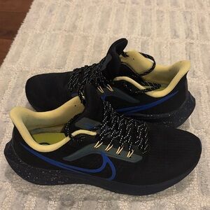Nike Air Pegasus 39 Men's Black and Blue Running Shoes with Yellow Lining